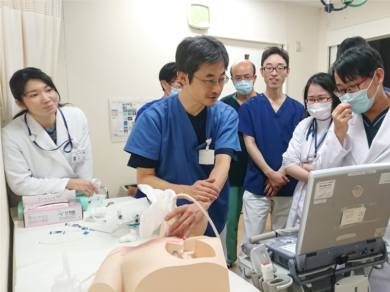 ベテランの指導医の先⽣⽅から⼿技のほか、横断的な内容を教えていただけます。